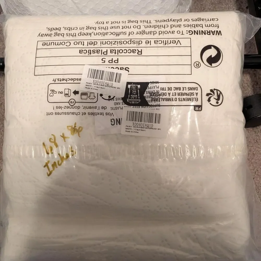 White Pajeo twin size 3pc  microfiber bedspread set